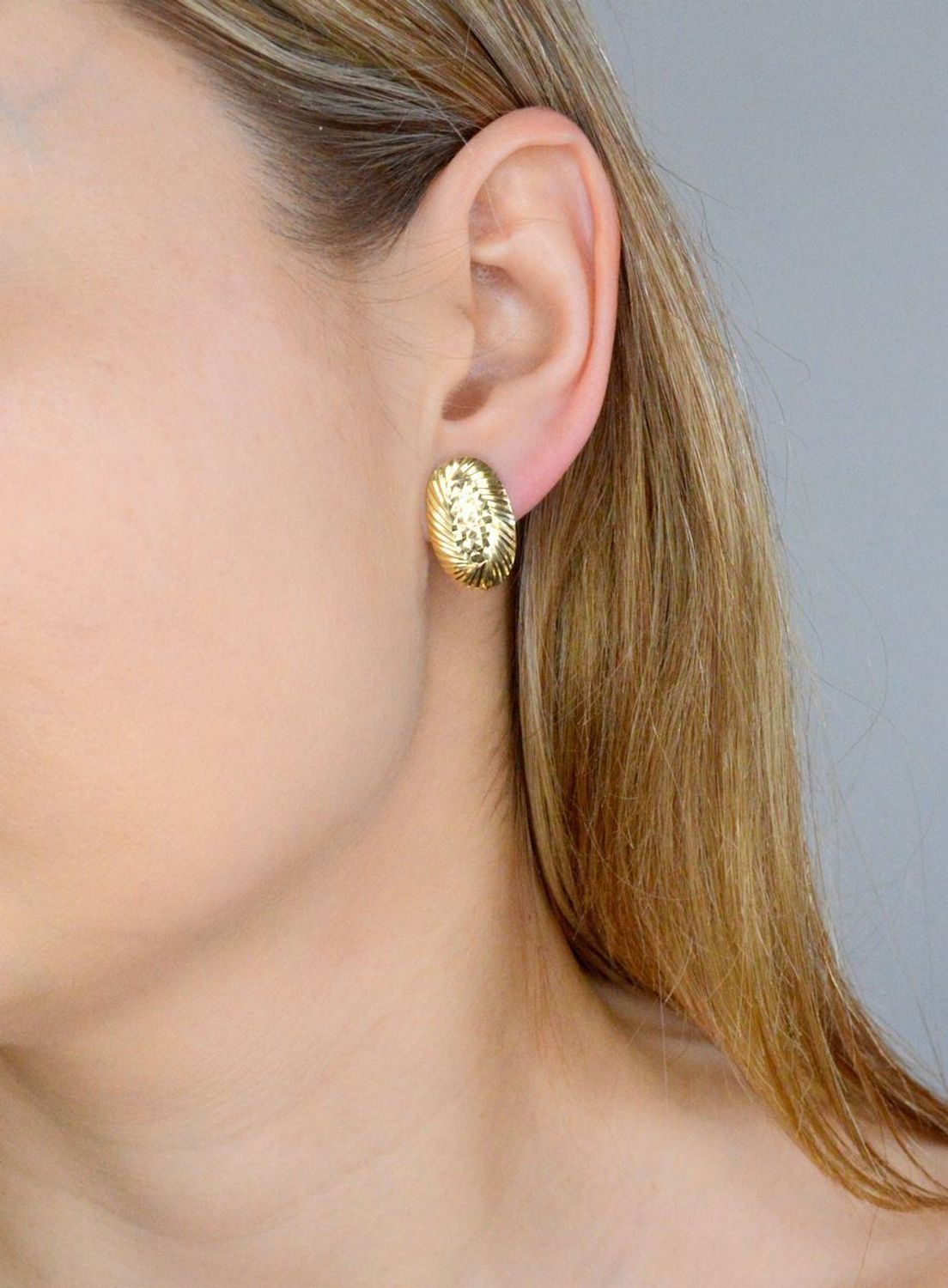 Złote kolczyki damskie 585 klasyczne owale z grawerowaniem KL 3545A (2).jpg